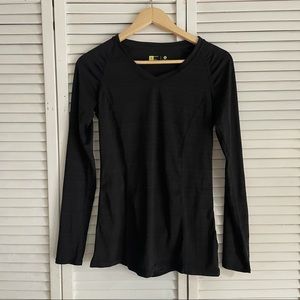 Xersion black v-neck long sleeved shirt, small